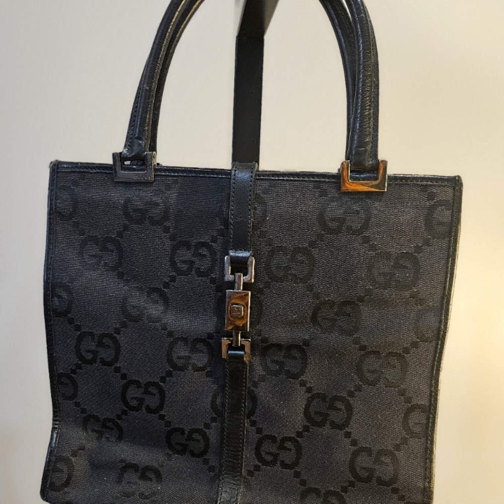 BEAUTIFUL Black Gucci Hand Bag